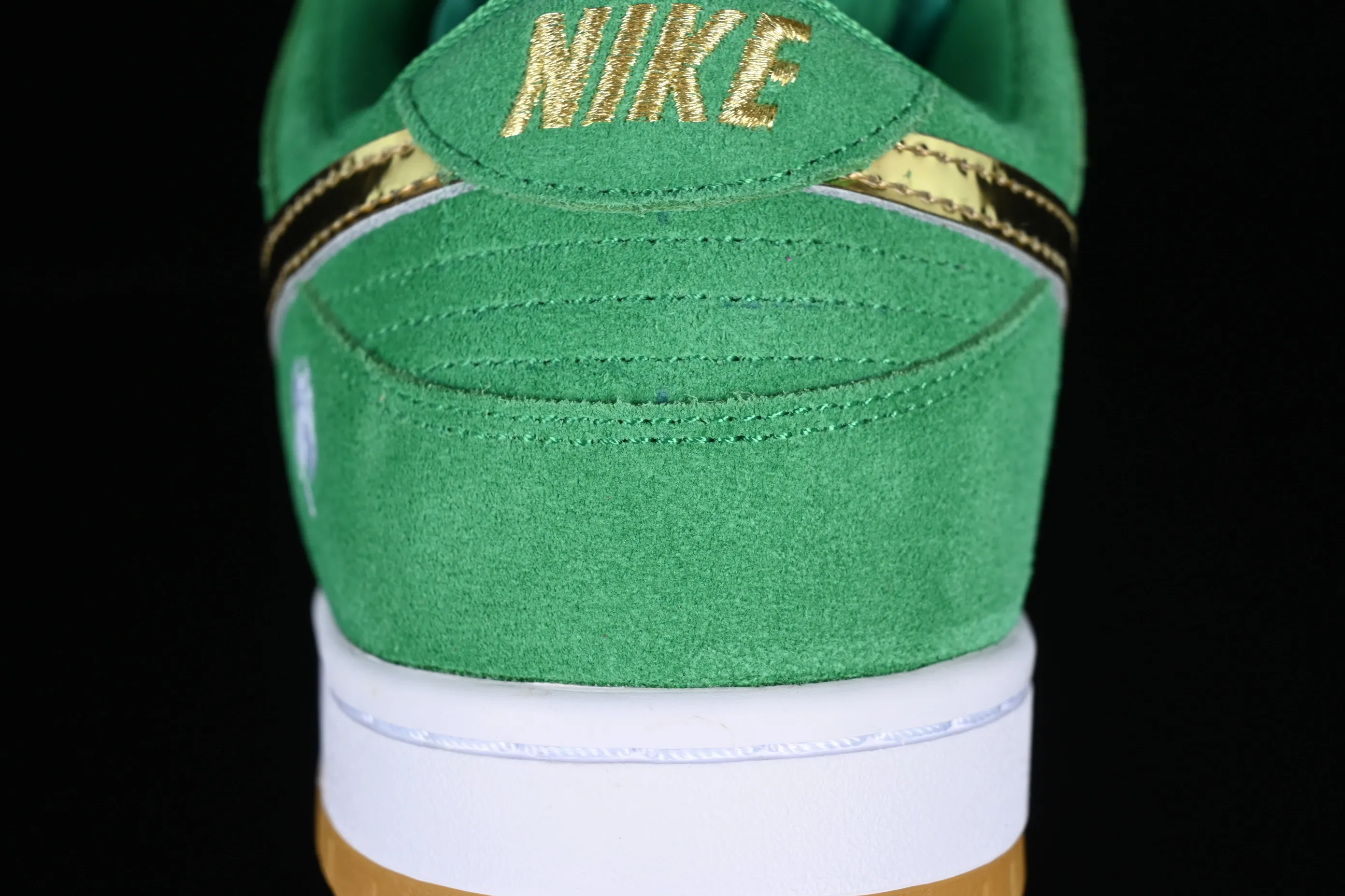 All categories Nk SB Dunk series Nk SB Dunk Low low-top sneakers Nk SB Dunk Low Pro green gold SB smashed backboard fashion casual sneakers BQ6817-303